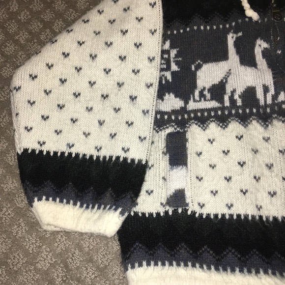 Alpaca Sweater - Picture 4 of 8